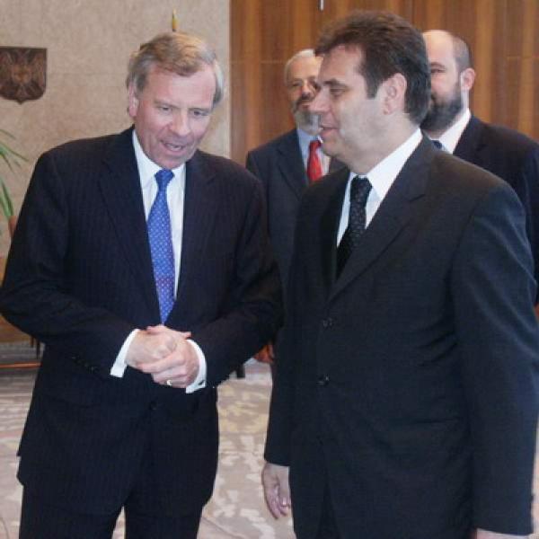 Генерални секретар НАТО-а Јап де хоп Схефер и председник Владе Србије