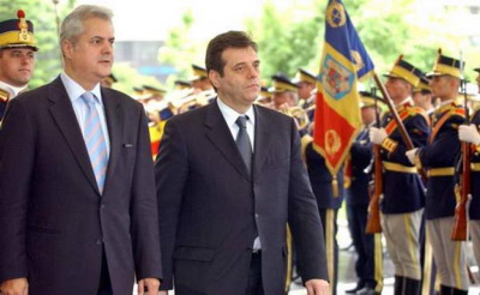 Председник Владе Румуније Адријан Настасе и Војислав Коштуница